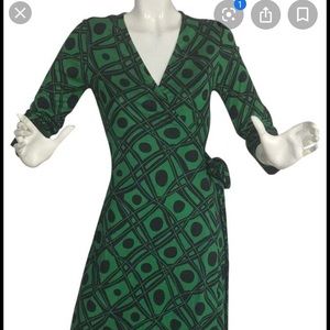 DVF Green Wrap Dress size 6 Excellent Condition.